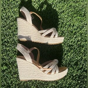 🖤SOLD🖤Neutral beige and white wedges - never worn